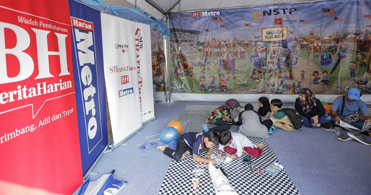 Meriah Betul! Reruai NSTP Di KJH Johor Bahru Bagi 600 Akhbar Percuma Setiap Hari